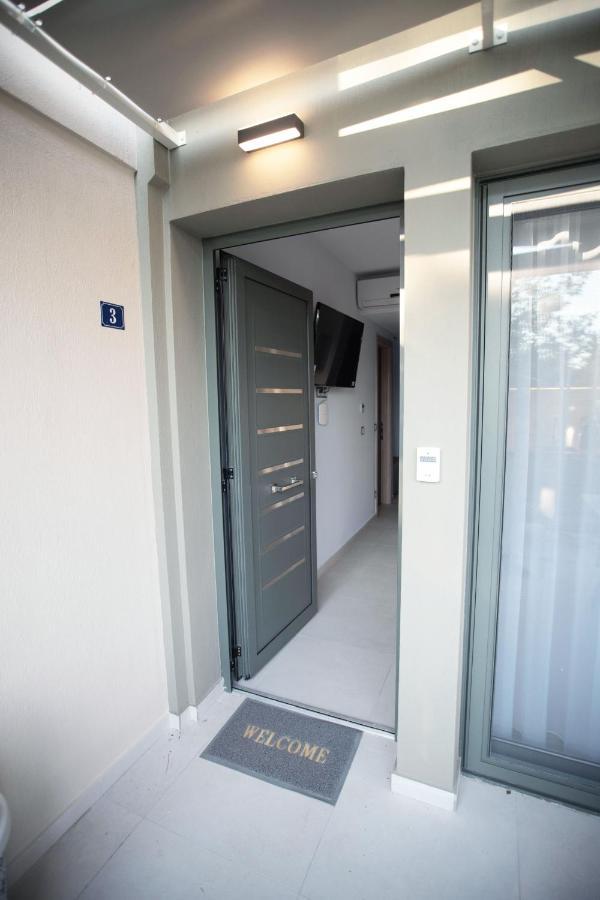 8 Boutique Suites Nea Poteidaia Ruang foto
