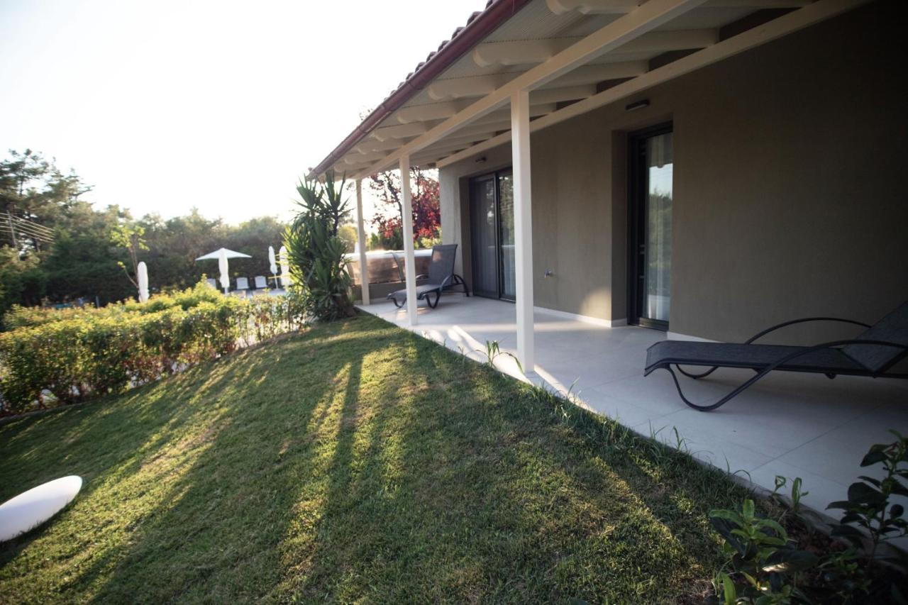 8 Boutique Suites Nea Poteidaia Bagian luar foto