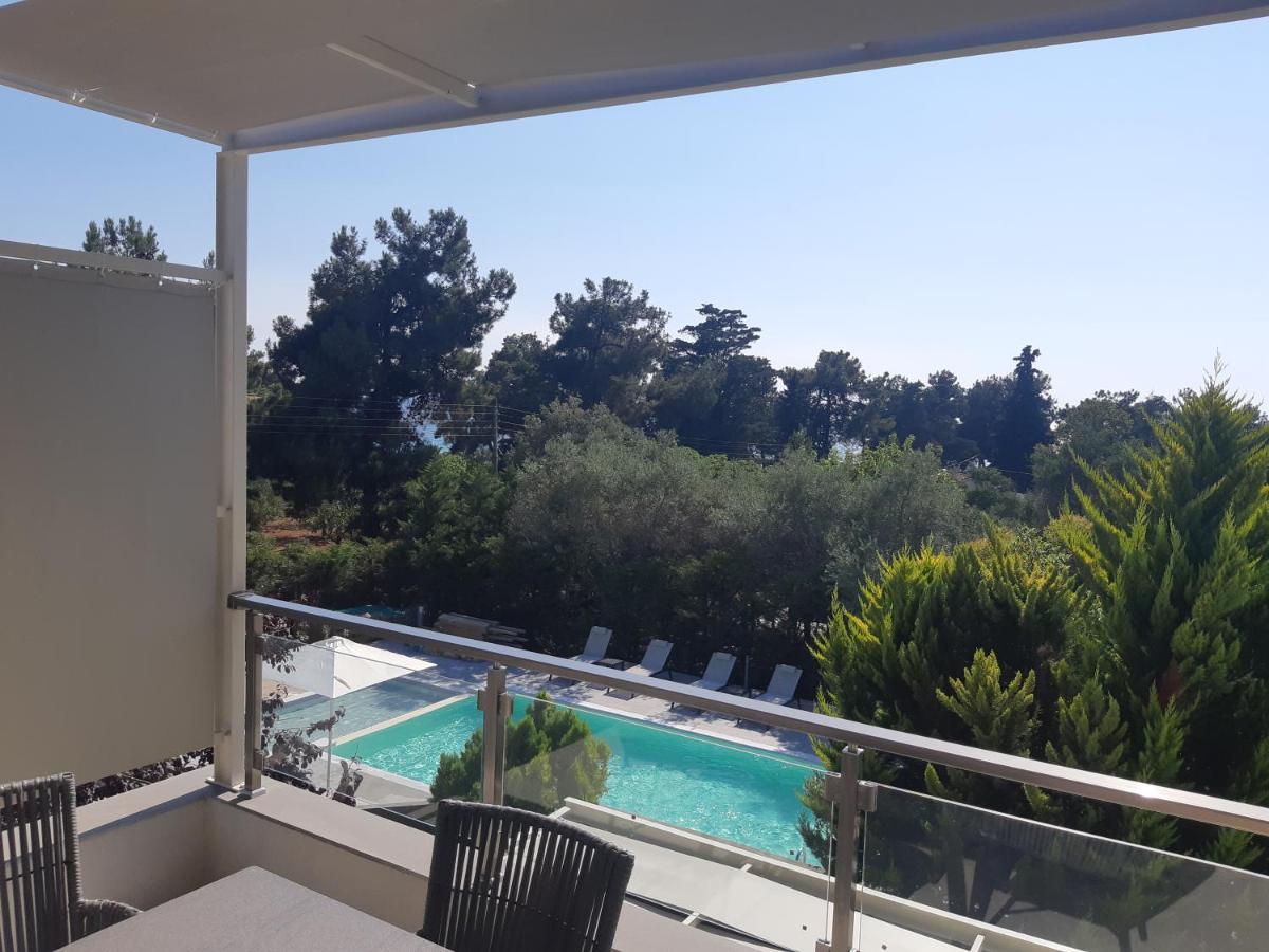 8 Boutique Suites Nea Poteidaia Bagian luar foto